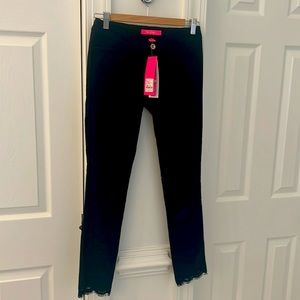 Lilly Pulitzer NWT black lace ankle pants. Size 00